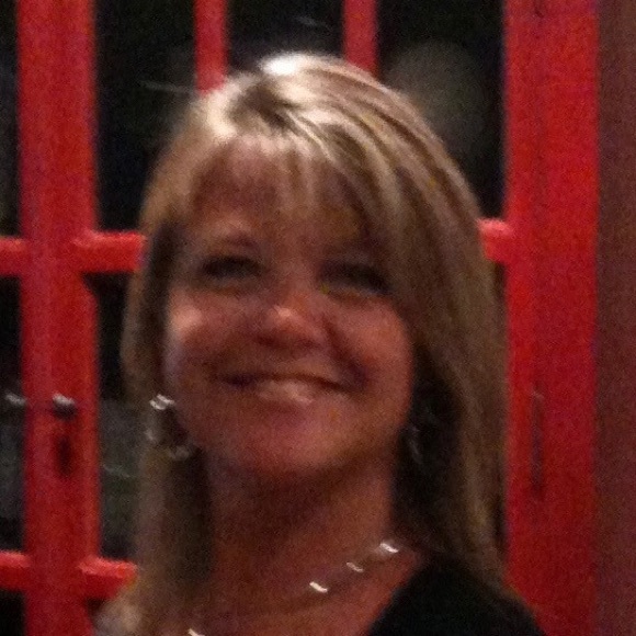 Meet your Posher, Debbie - Picture 1 of 1